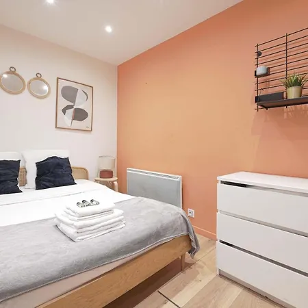 Charming Duplex For Four パリ